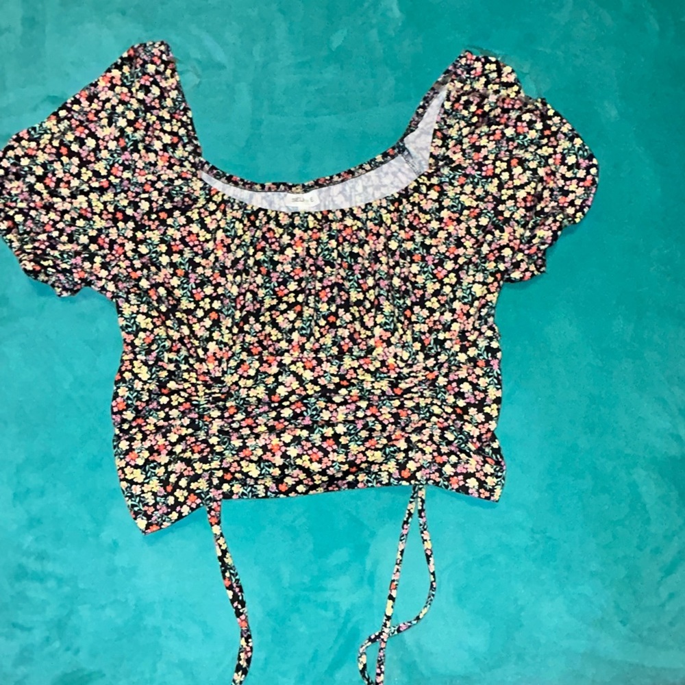 Spring ruched floral crop top size large NWT